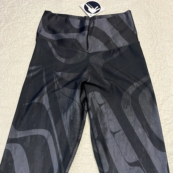 Trickster Company Black Bear Capri Leggings. Size Medium. NWT! - Picture 2 of 9